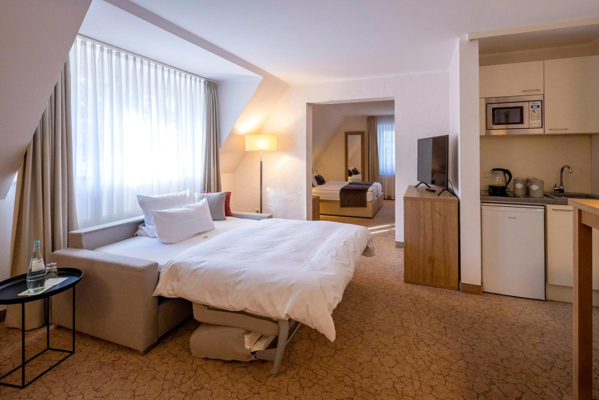 Hotel Parkhotel Hohenfeld 4*