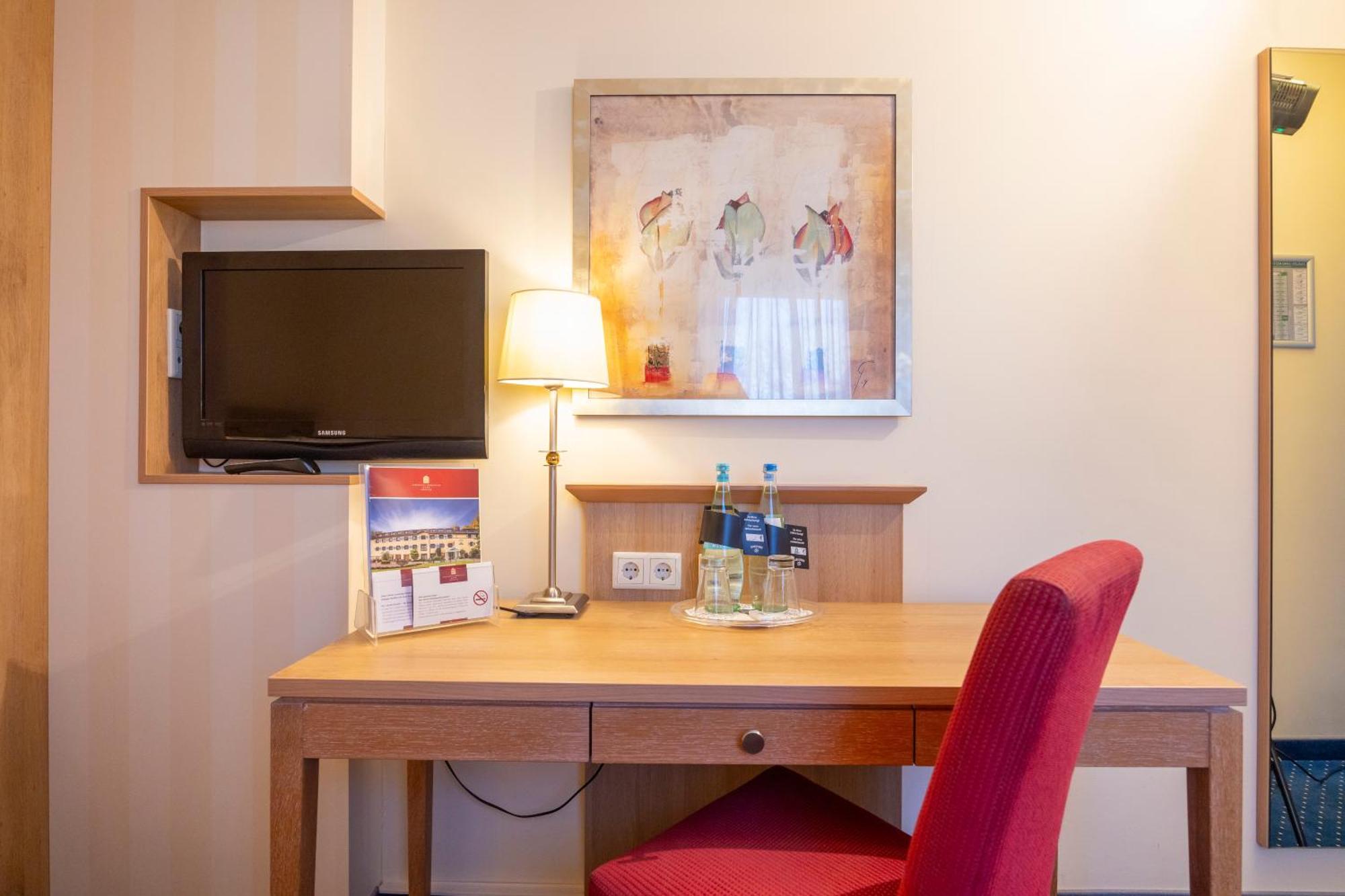 Hotel Parkhotel Hohenfeld 4*