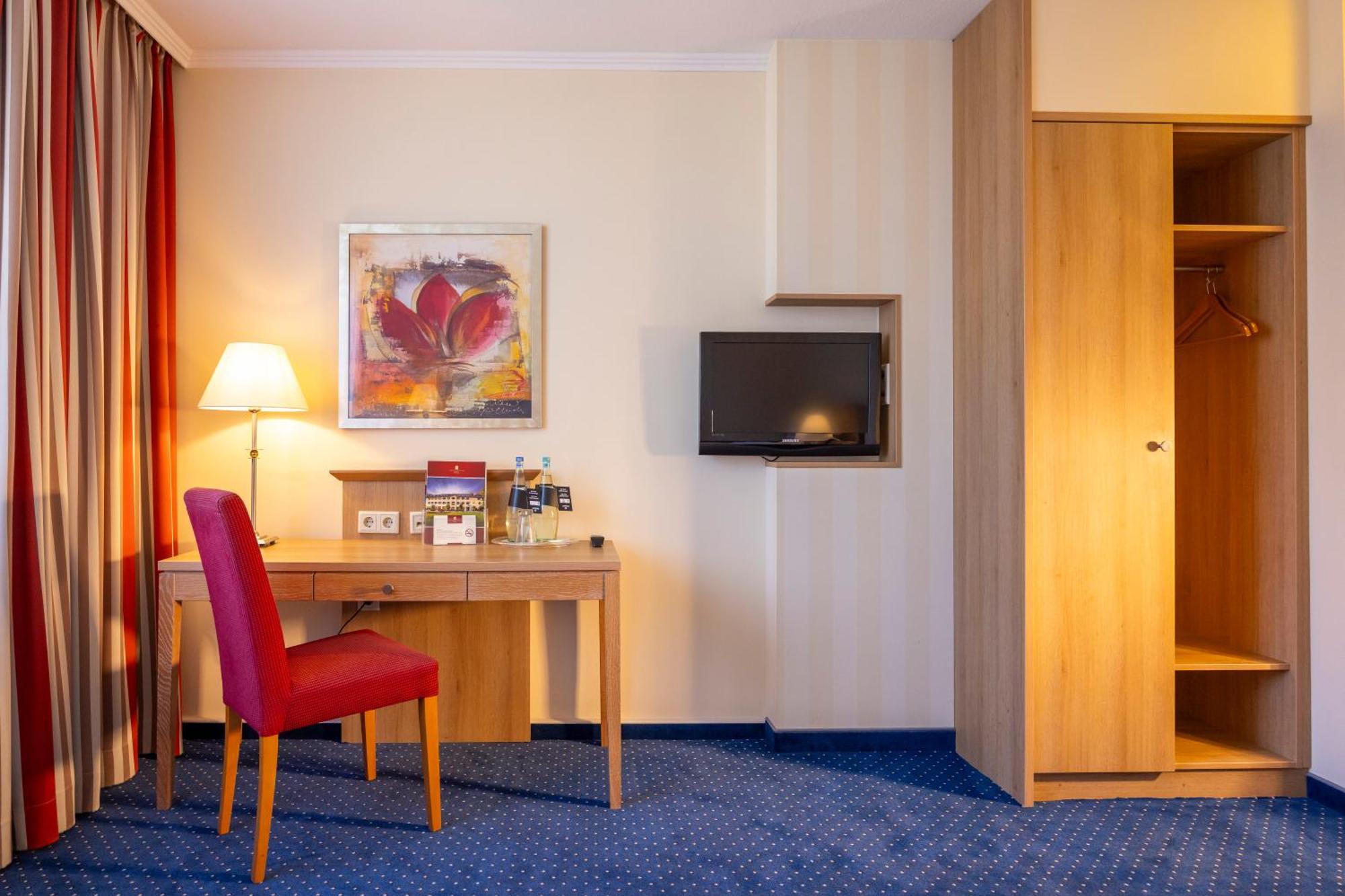 Hotel Parkhotel Hohenfeld 4*