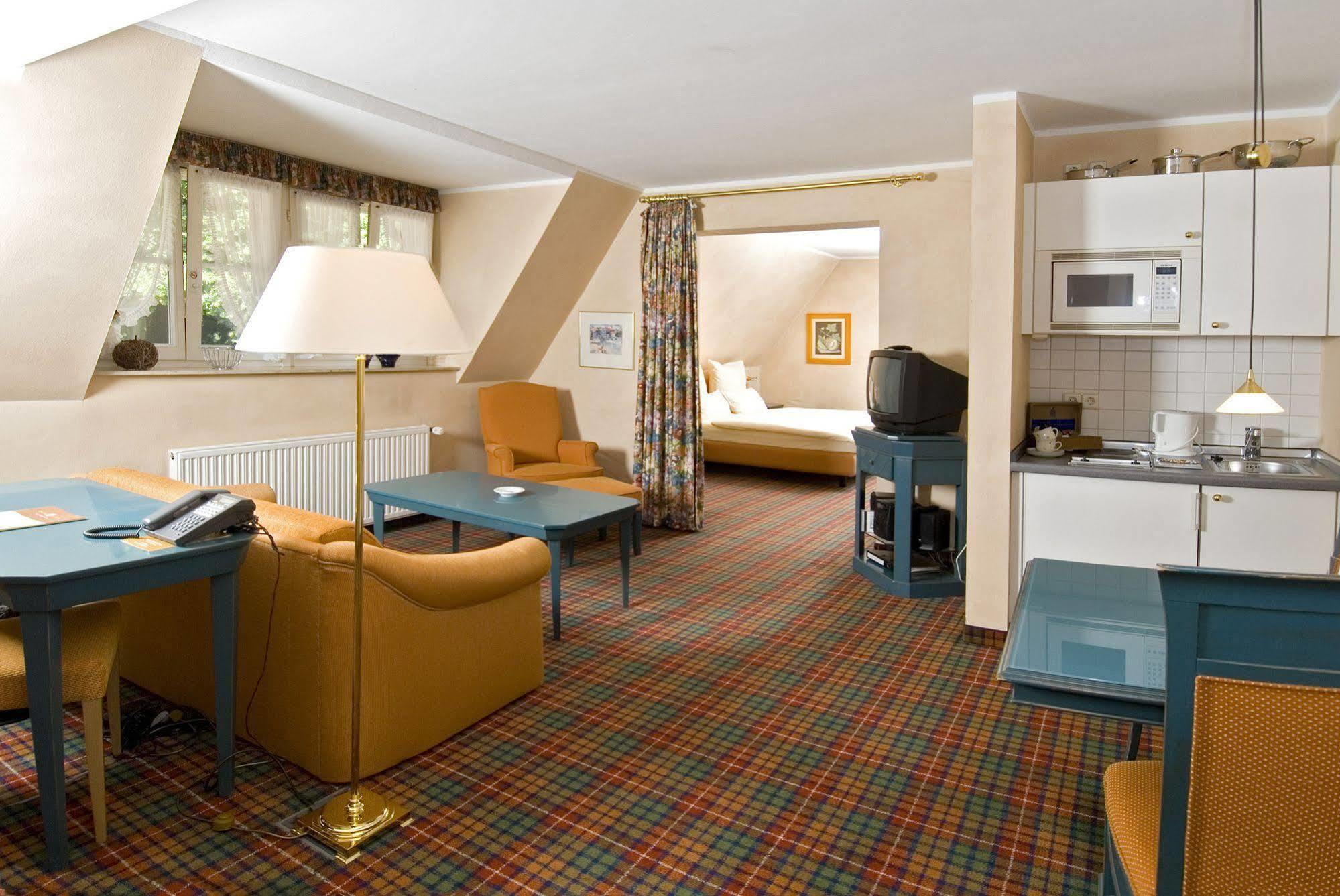 Parkhotel Hohenfeld 4*
